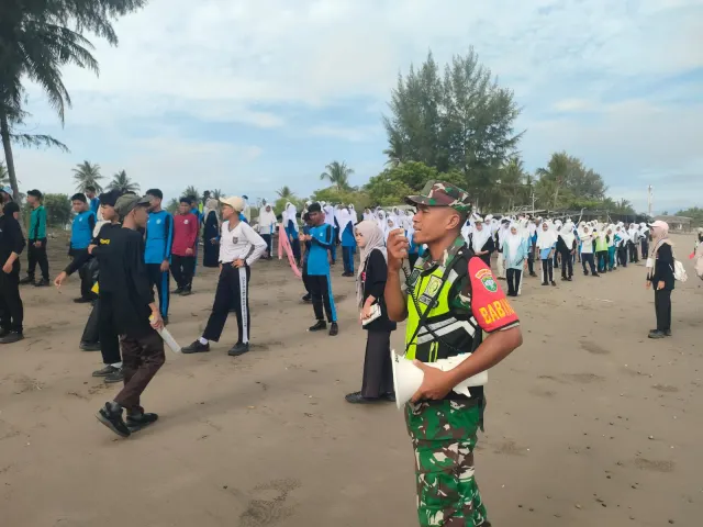 Tutup Rangkaian MPLS 2026, SMA Negeri 1 Kuala Gelar Outbound Edukatif di Laut Krueng Juli Timu