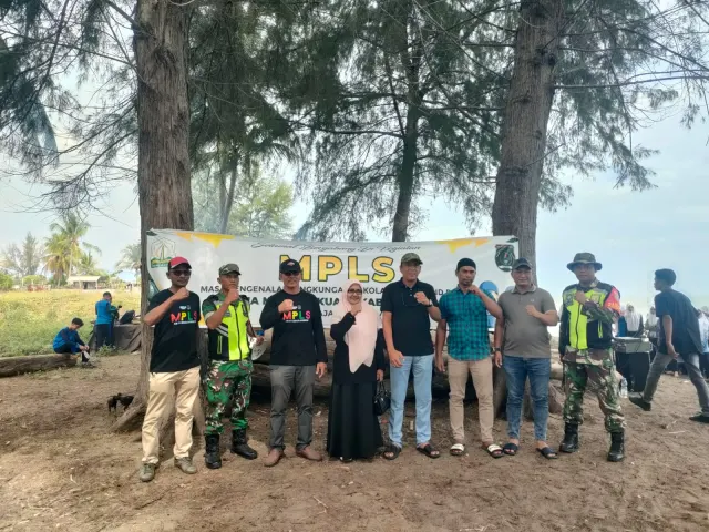 Tutup Rangkaian MPLS 2026, SMA Negeri 1 Kuala Gelar Outbound Edukatif di Laut Krueng Juli Timu