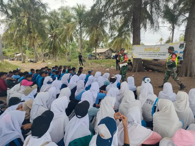 Tutup Rangkaian MPLS 2026, SMA Negeri 1 Kuala Gelar Outbound Edukatif di Laut Krueng Juli Timu