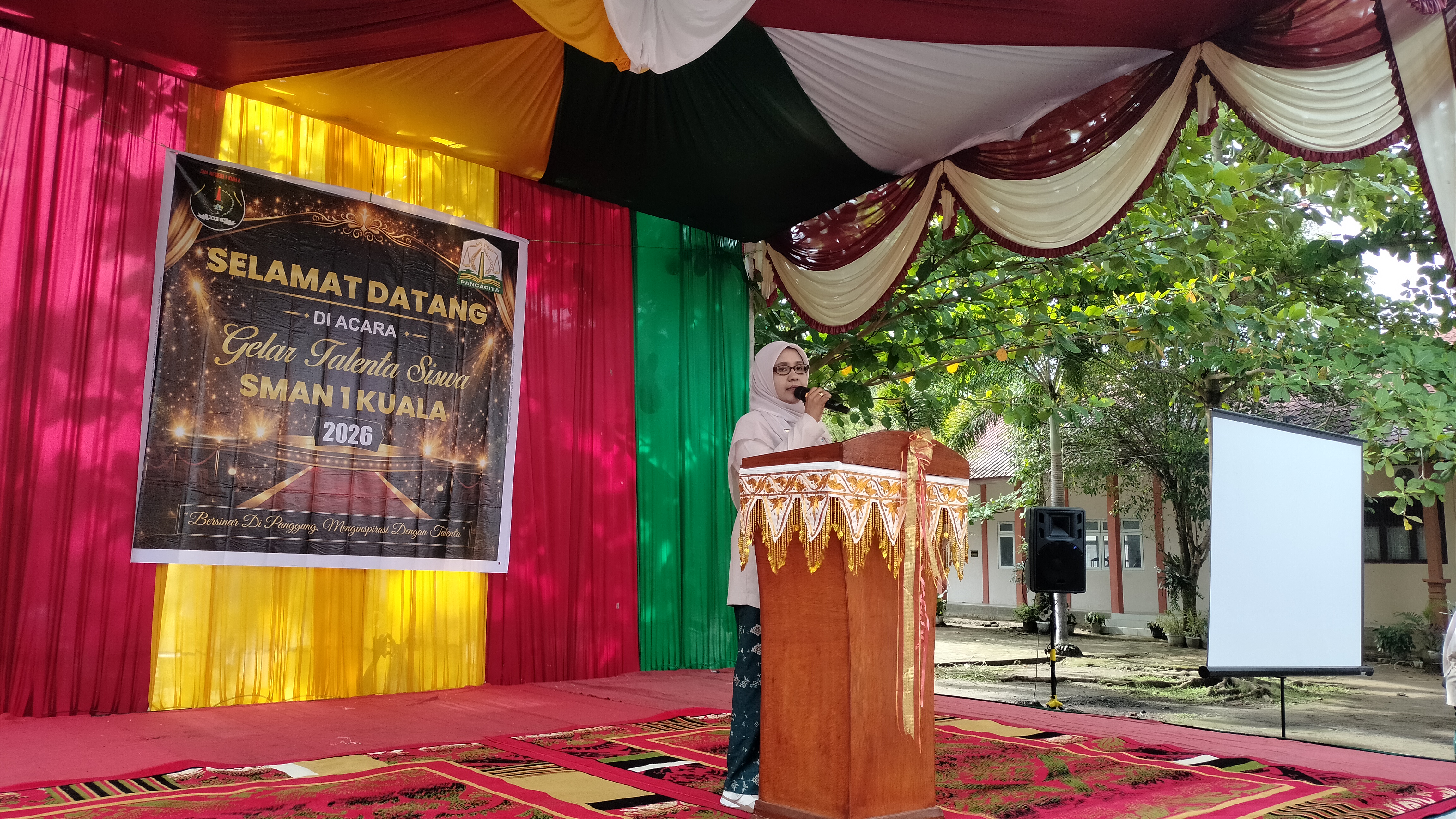 Kepala SMA Negeri 1 Kuala Resmi Buka Festival Budaya, Apresiasi Siswa Berprestasi